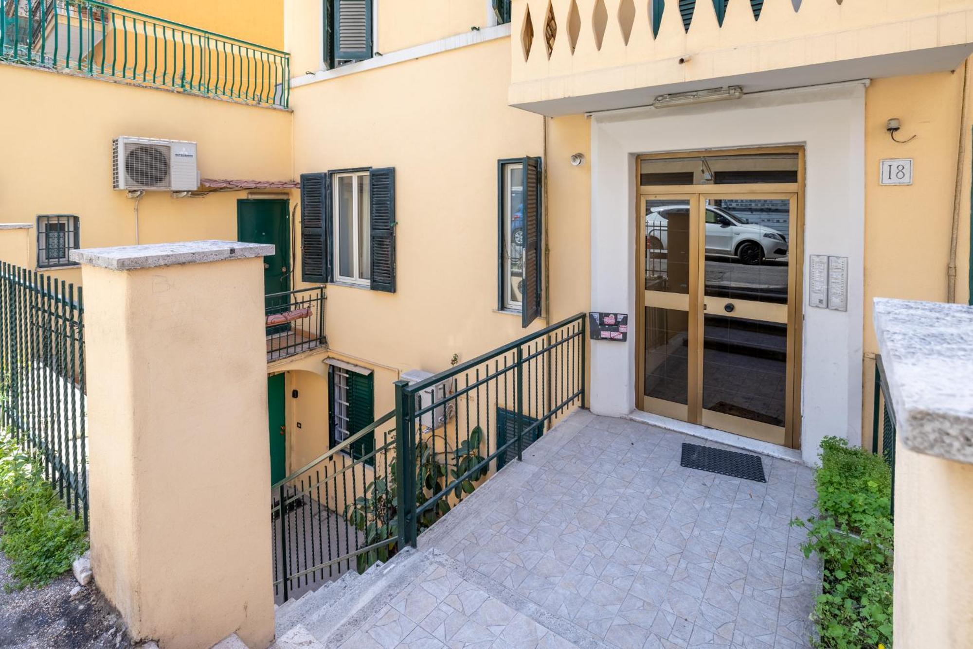 Lovely In Monteverde - With Private Garden Appartamento Roma
